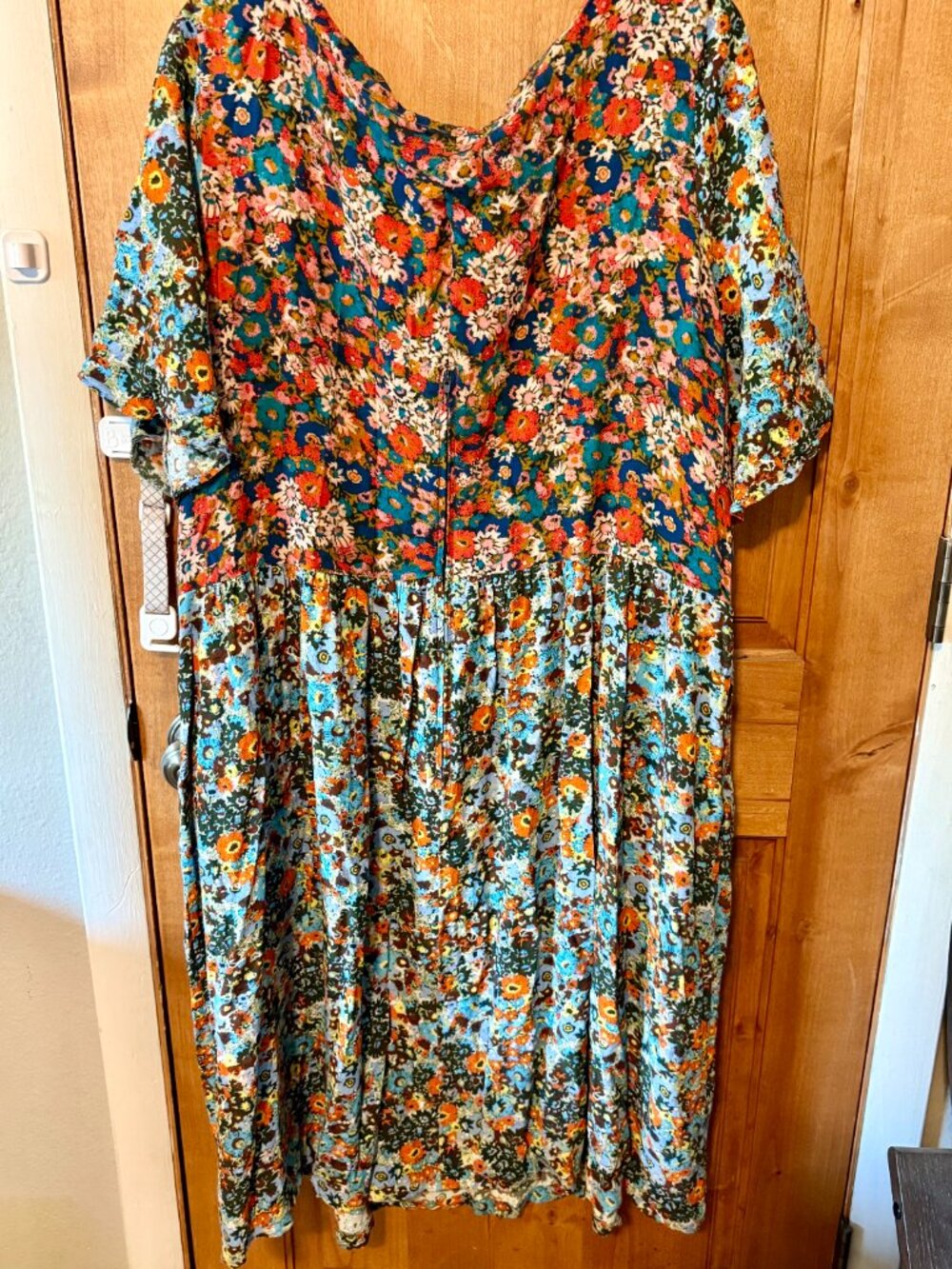 Floral Evelyn Dress - Picture 2 of 4